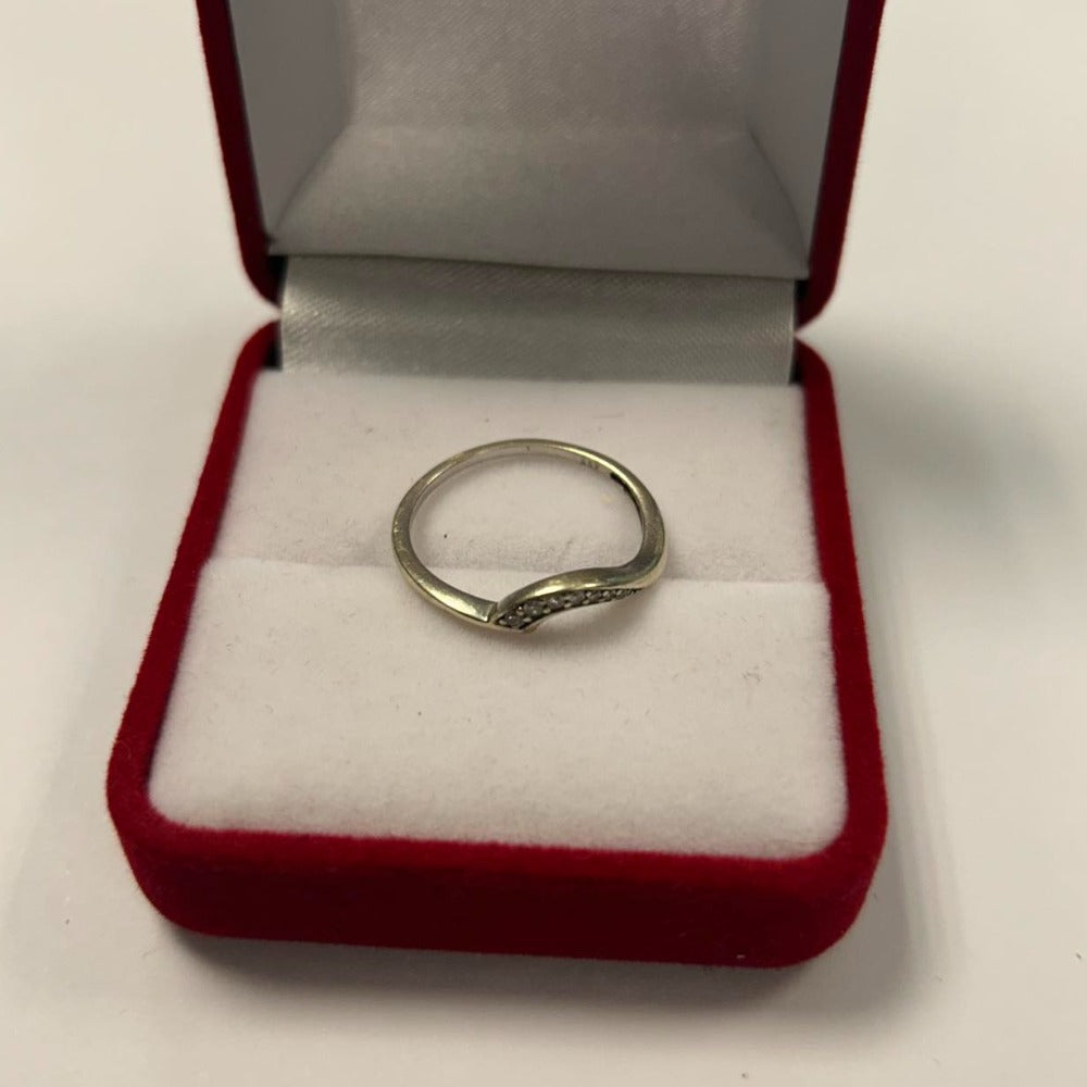 9CT White Gold & 0.06 Diamond Ring - Size O