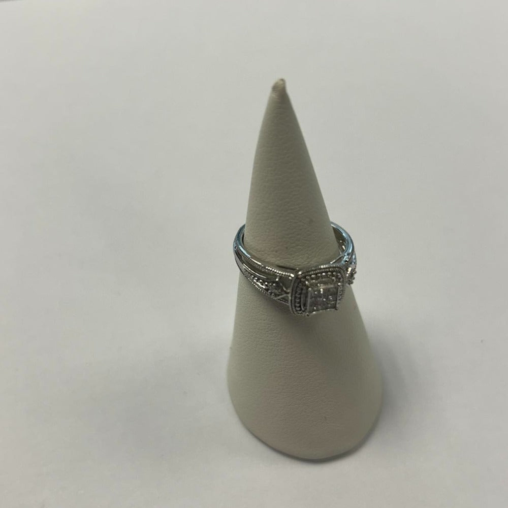 9CT Gold & 0.16 Diamond Square Ring - Size K