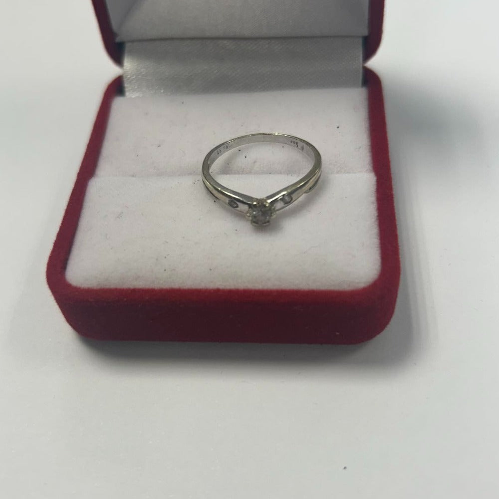 14CT White Gold & Diamond Ring - Size M