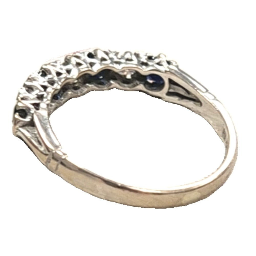 18CT White Gold and Sapphire Ring Size L