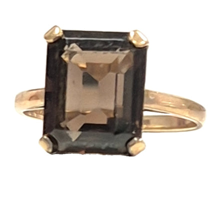 9CT Gold Ring with a large brown rectangular stone Size M