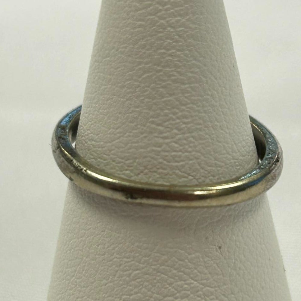 9CT Gold & 0.10 Diamond Ring - Size L