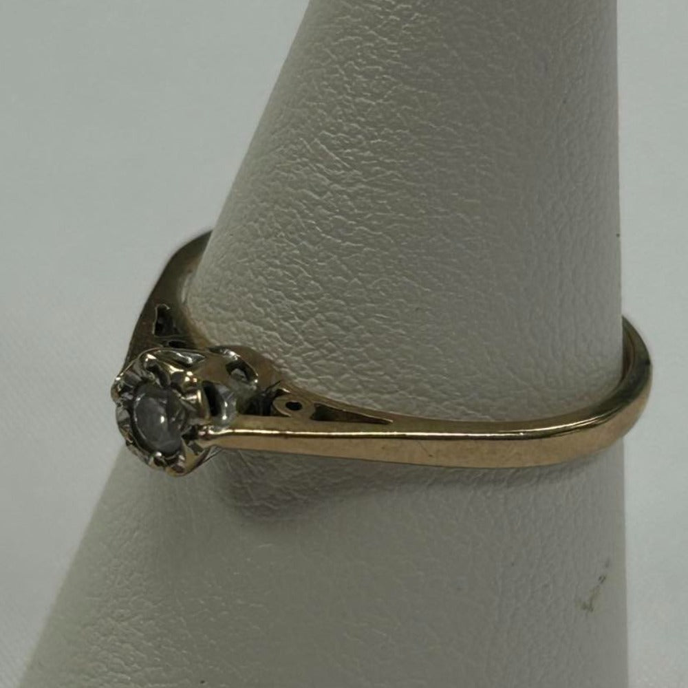 9CT Gold & 0.10 Round Diamond Ring - Size P