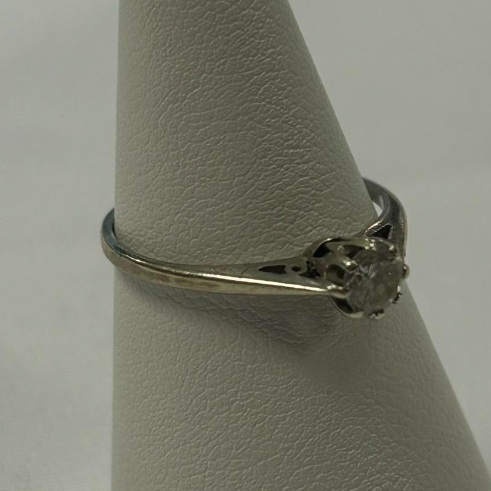 9CT Gold & 0.25 Diamond Ring - Size M