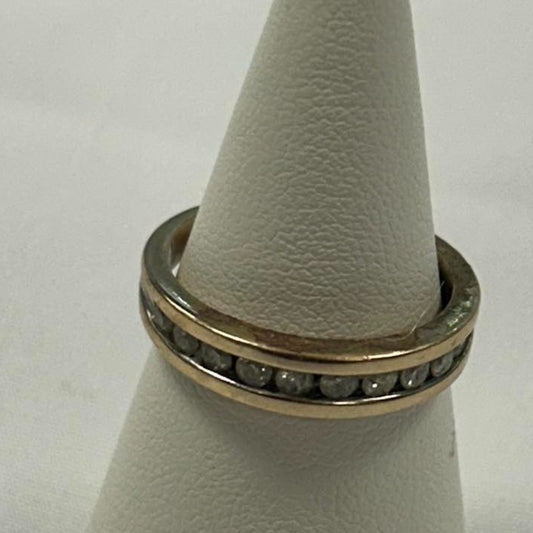 9CT Gold & Eleven Single Diamonds Ring - Size O