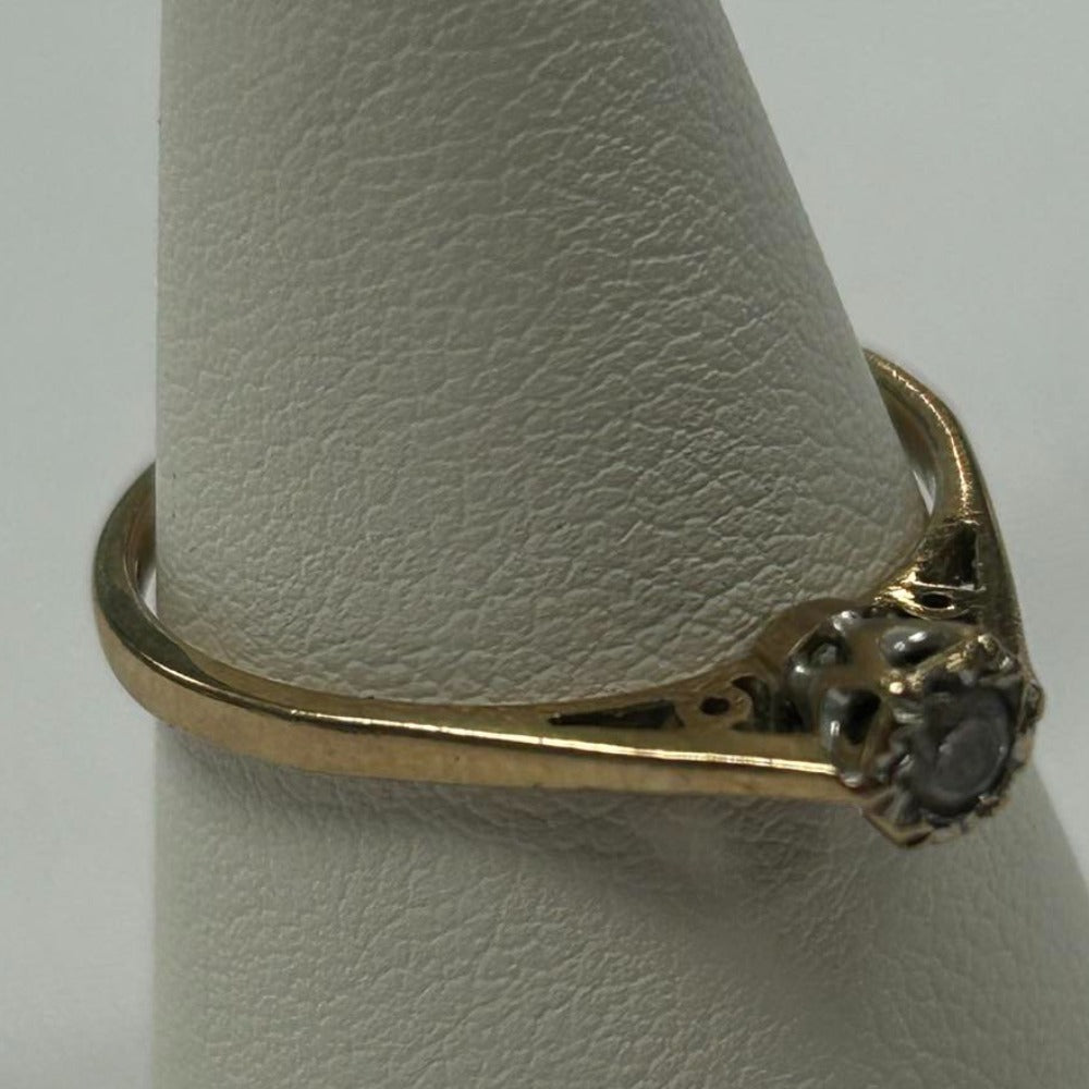 9CT Gold & 0.10 Round Diamond Ring - Size P