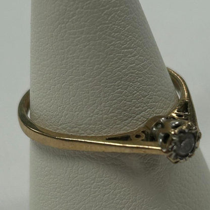 9CT Gold & 0.10 Round Diamond Ring - Size P