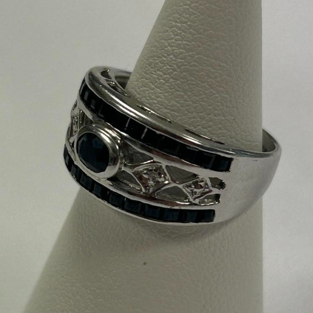 9CT White Gold With Black Gems Ring - Size J