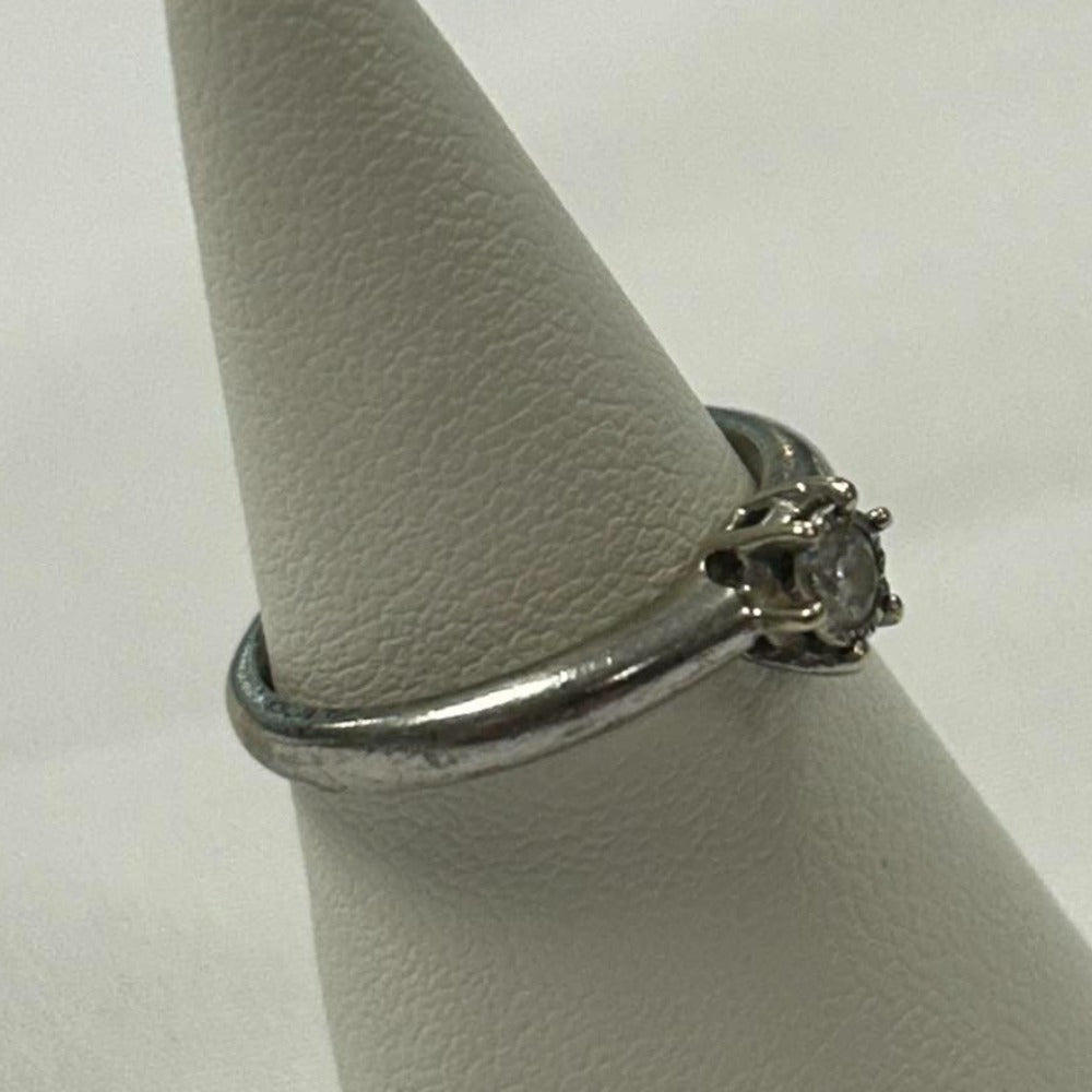 9CT Gold & 0.10 Diamond Ring - Size L