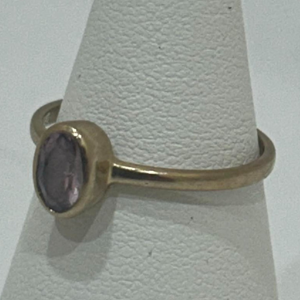 9CT Gold With One Large Purple Coloured Gem - Size M