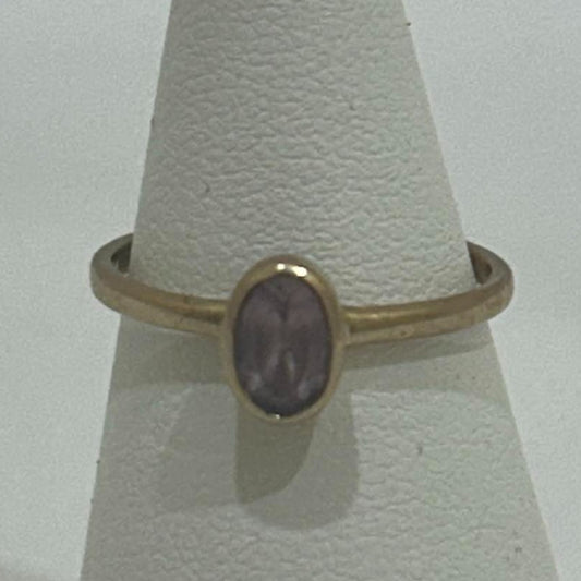 9CT Gold With One Large Purple Coloured Gem - Size M