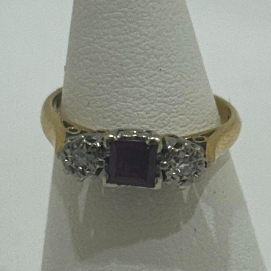 18CT Gold Ring with One Purple Stone - Size I