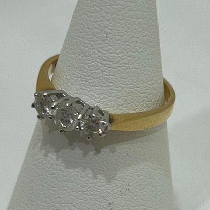 18CT Gold & 0.5 Diamond Ring - Size M