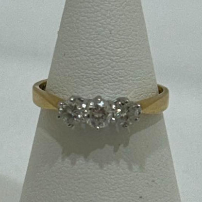 18CT Gold & 0.5 Diamond Ring - Size M