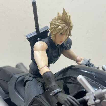 Final Fantasy VII Remake - Cloud on Motorbike Figure