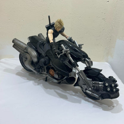 Final Fantasy VII Remake - Cloud on Motorbike Figure