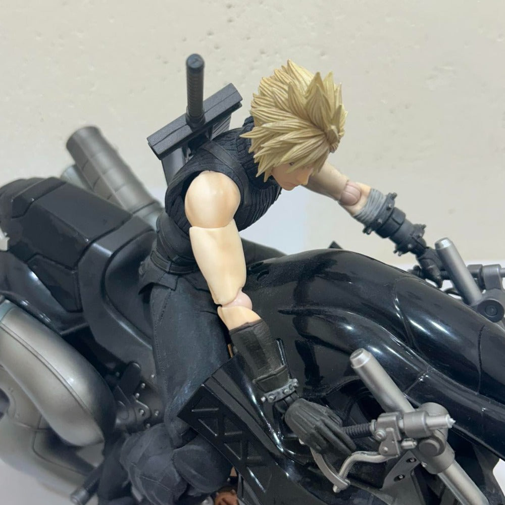 Final Fantasy VII Remake - Cloud on Motorbike Figure