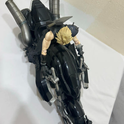 Final Fantasy VII Remake - Cloud on Motorbike Figure