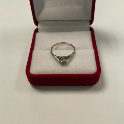 9CT Gold & 0.25 Diamond Ring - Size M