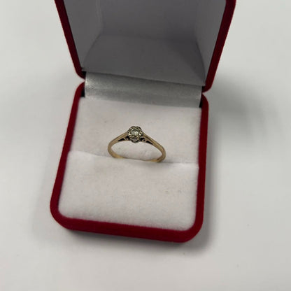 9CT Gold & 0.10 Round Diamond Ring - Size P