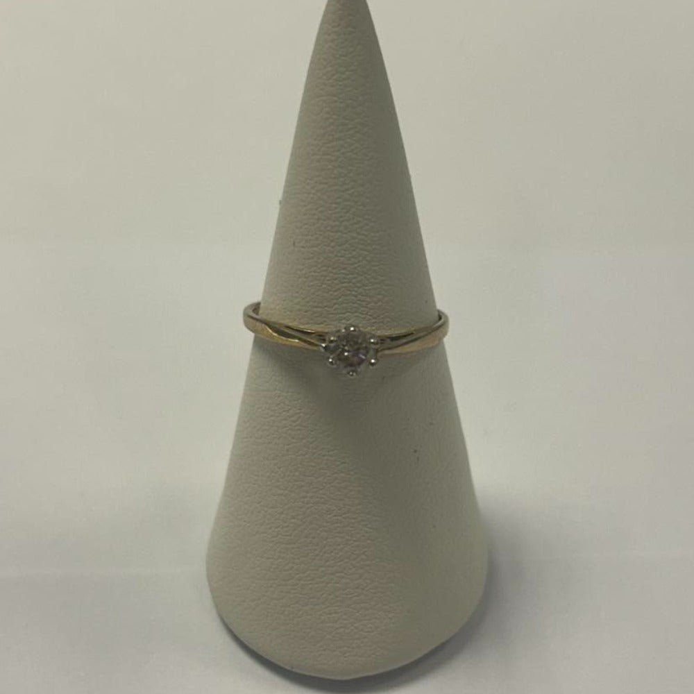 9CT Gold & 0.15 Round Diamond Ring - Size O