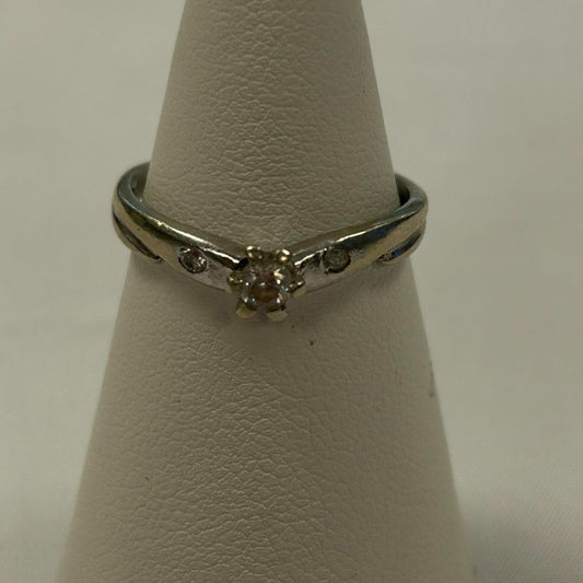 14CT White Gold & Diamond Ring - Size M