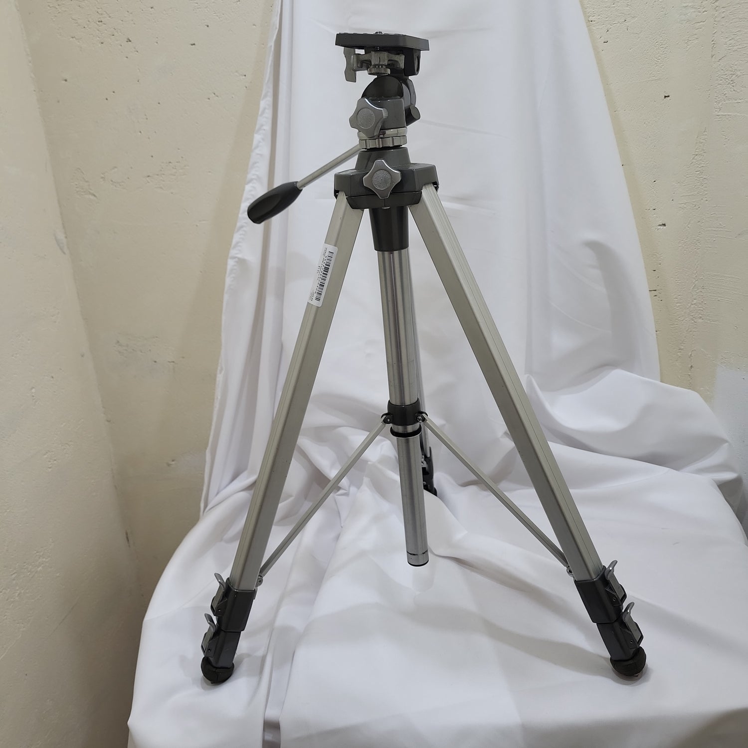 Velbon VEB 3 Camera Tripod - Money Maker 