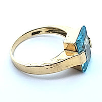 18 Carat Yellow Gold Ring, with a large rectangle turquoise gemstone. Size M - Money Maker 