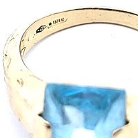 18 Carat Yellow Gold Ring, with a large rectangle turquoise gemstone. Size M - Money Maker 