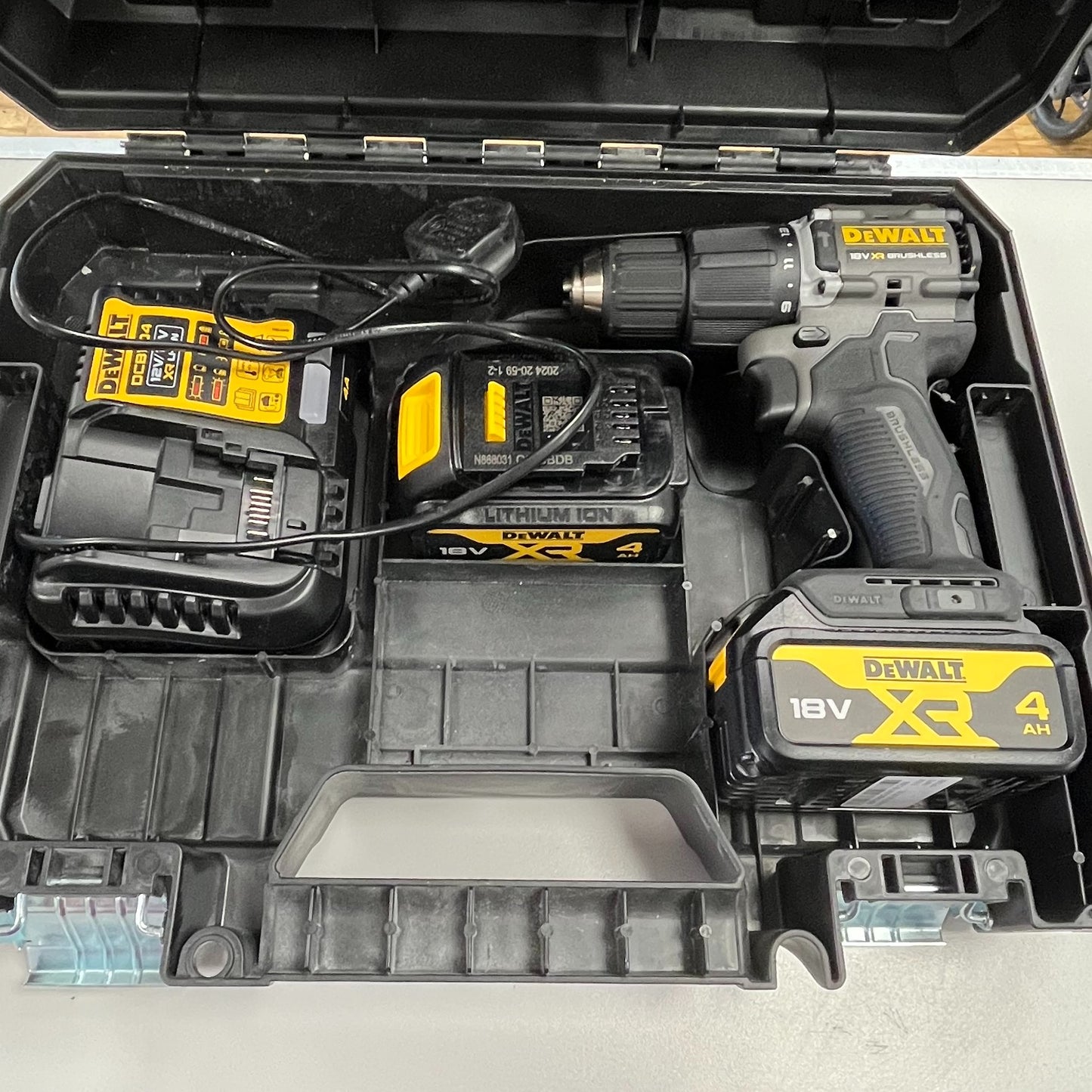 DEWALT DCD100M2T
