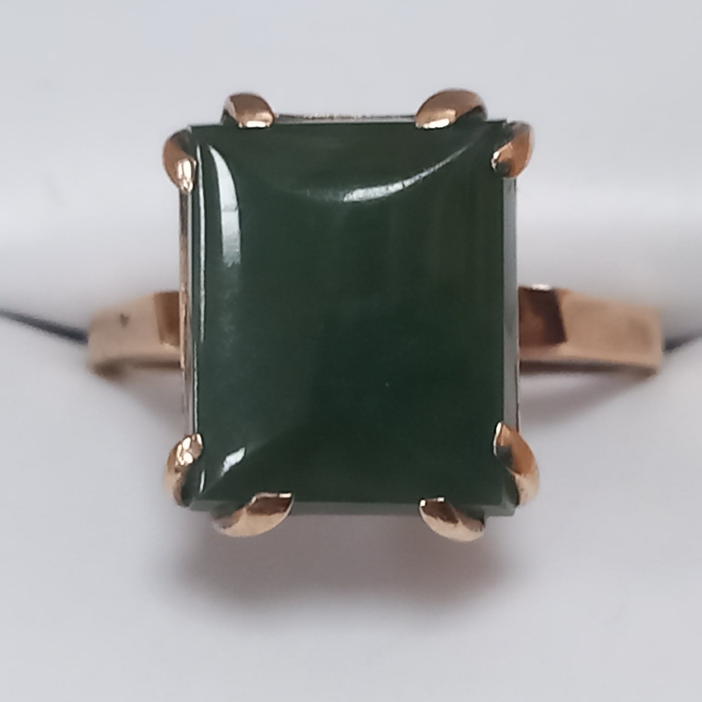 9ct ring with large green stone
