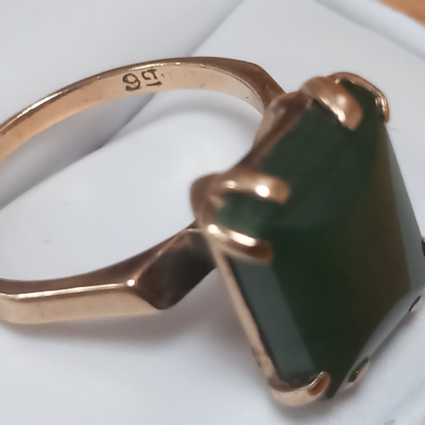 9ct ring with large green stone