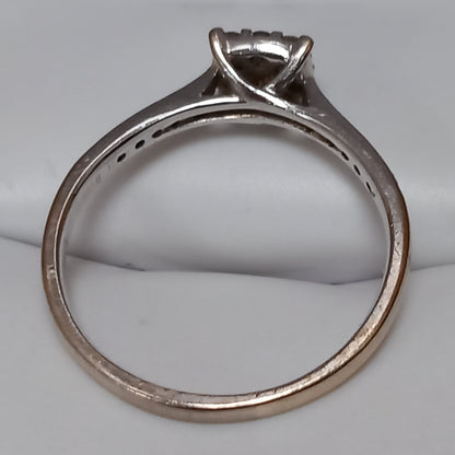 18CT WHITE GOLD AND DIAMOND RING SIZE Q