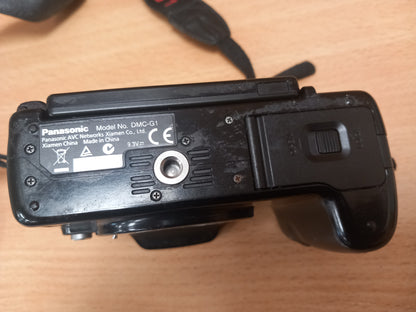 PANASONIC LUMIX G1K CAMERA AND G VARIO 45-200mm LENS SET - BOXED