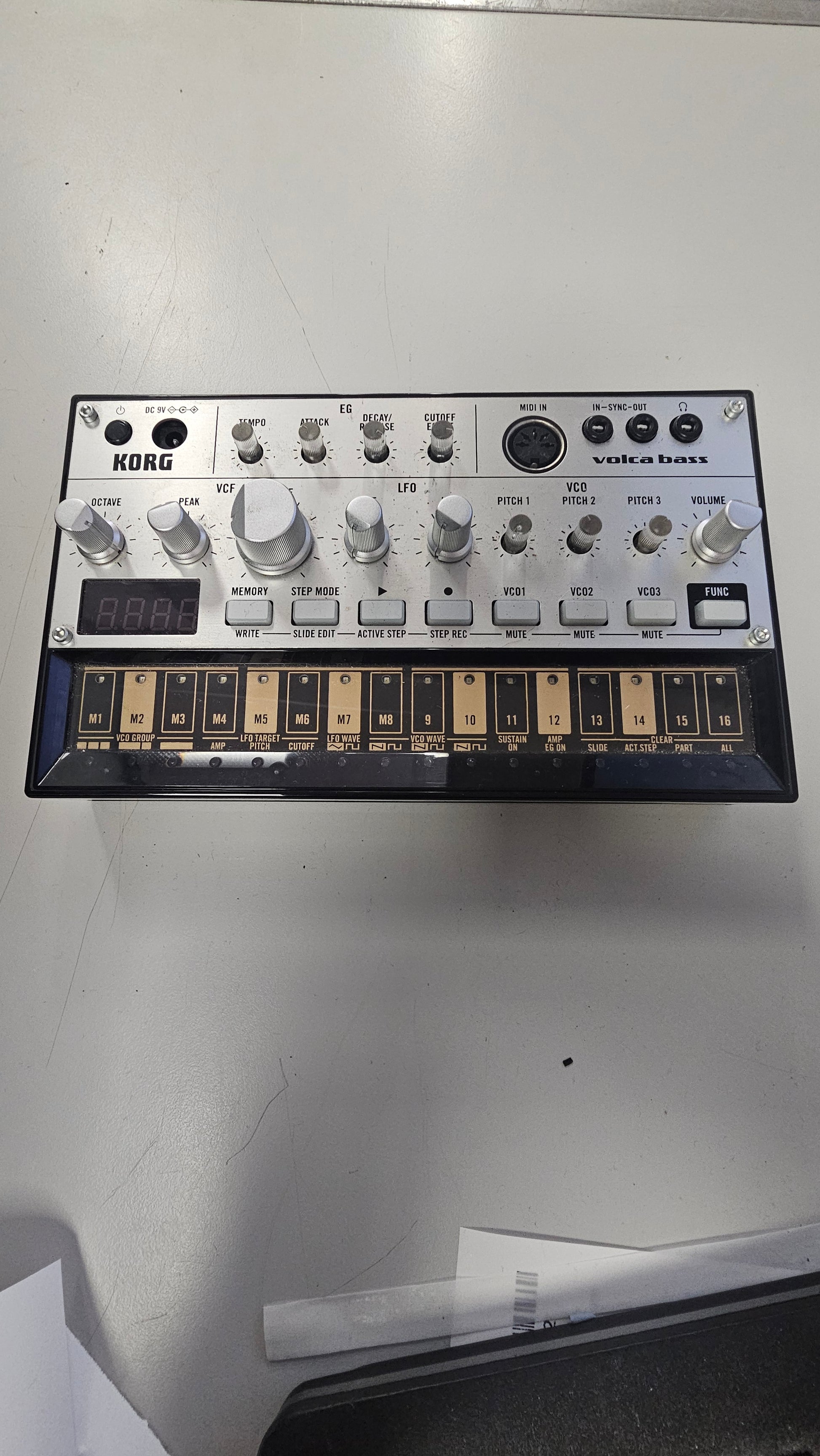 Korg Volca Bass Analogue Synthesizer – Compact Bass Machine with Sequencer - Money Maker 
