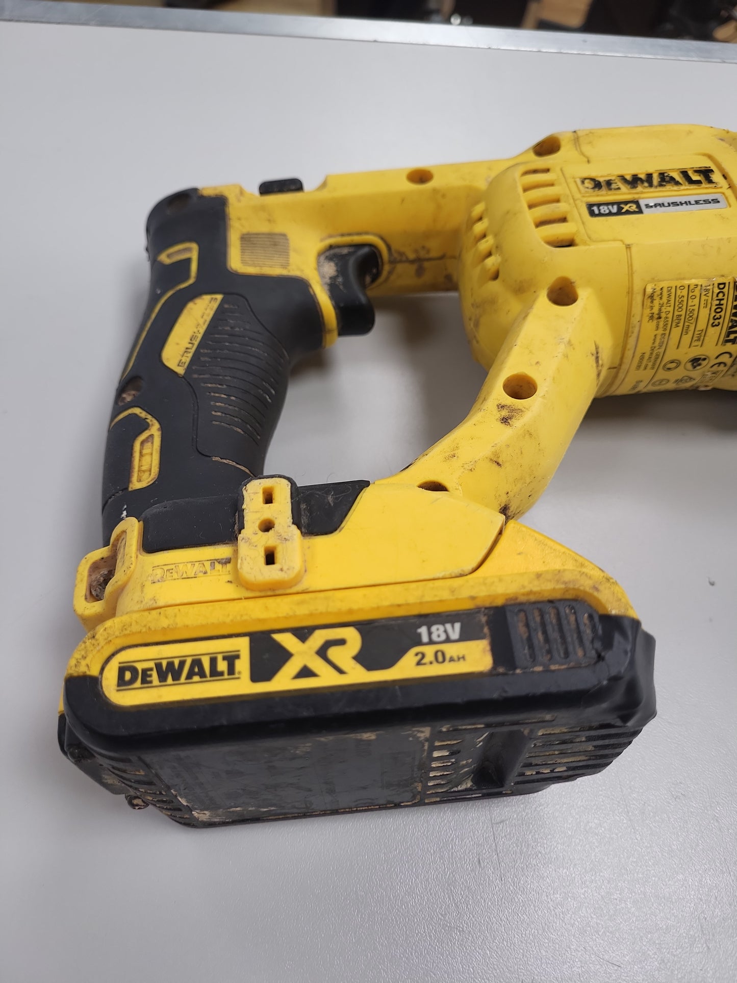 DeWalt DCH033 18V XR Brushless SDS+ Rotary Hammer Drill with 2.0Ah Battery
