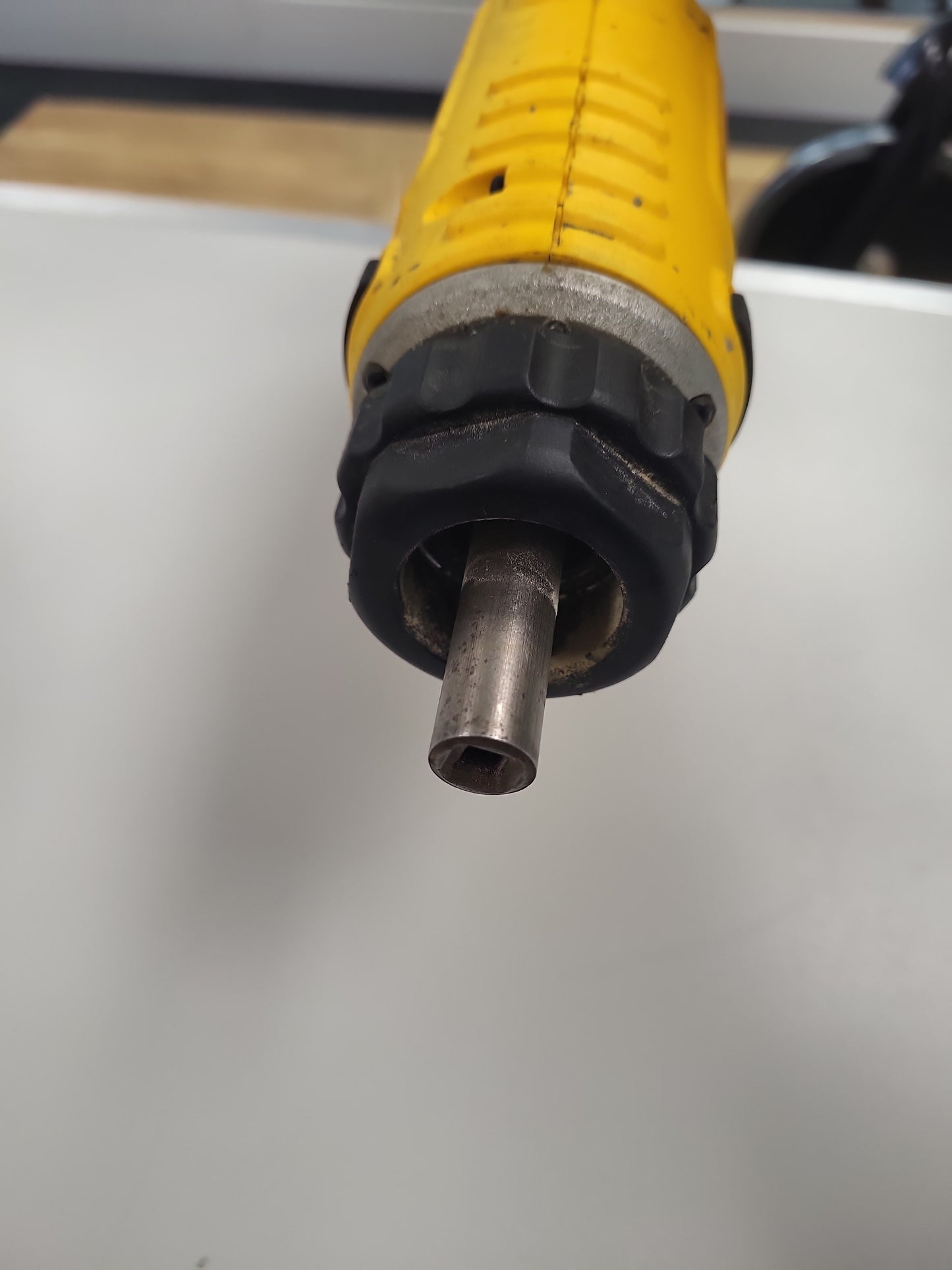 DeWalt DCE531 18V XR Li-Ion Concrete Vibrator Pencil Poker with 1.5Ah Battery