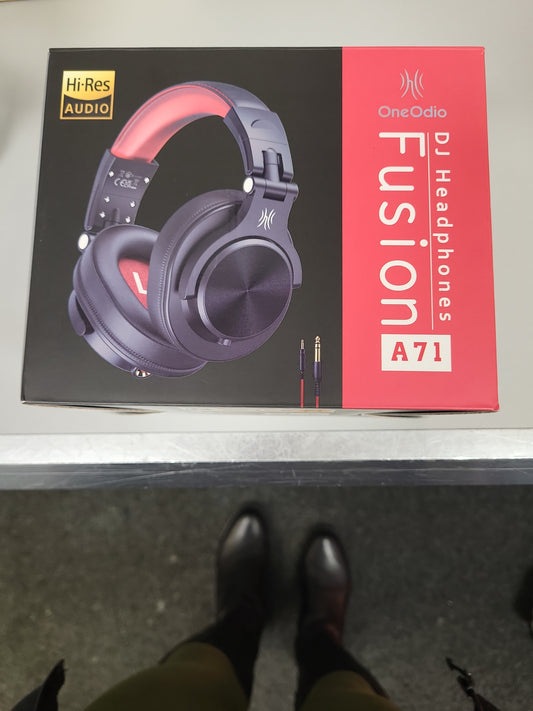 OneOdio Fusion A71 DJ Headphones – Wired Over-Ear Studio Monitor – Hi-Res Audio – Black/Red