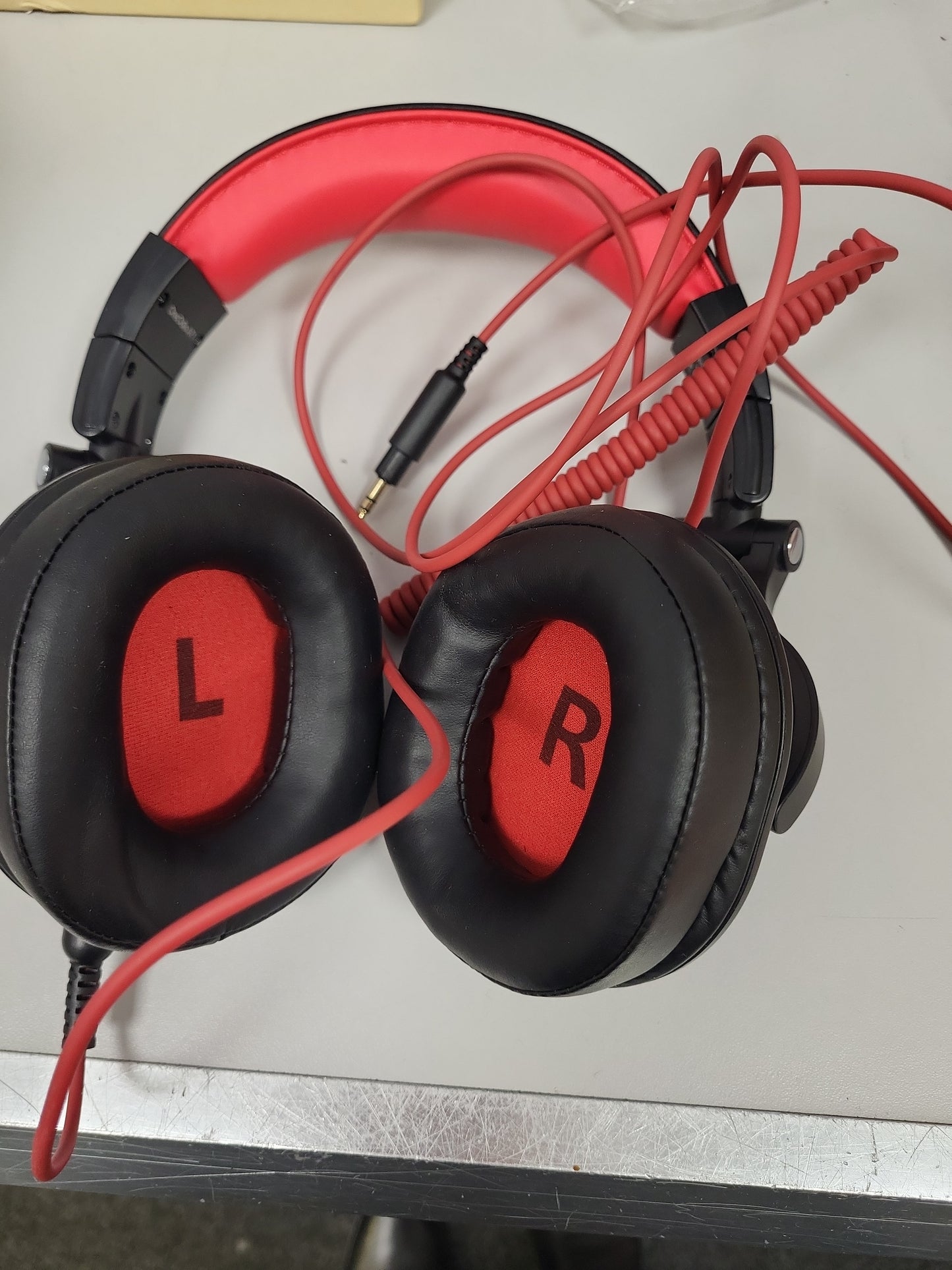 OneOdio Fusion A71 DJ Headphones – Wired Over-Ear Studio Monitor – Hi-Res Audio – Black/Red