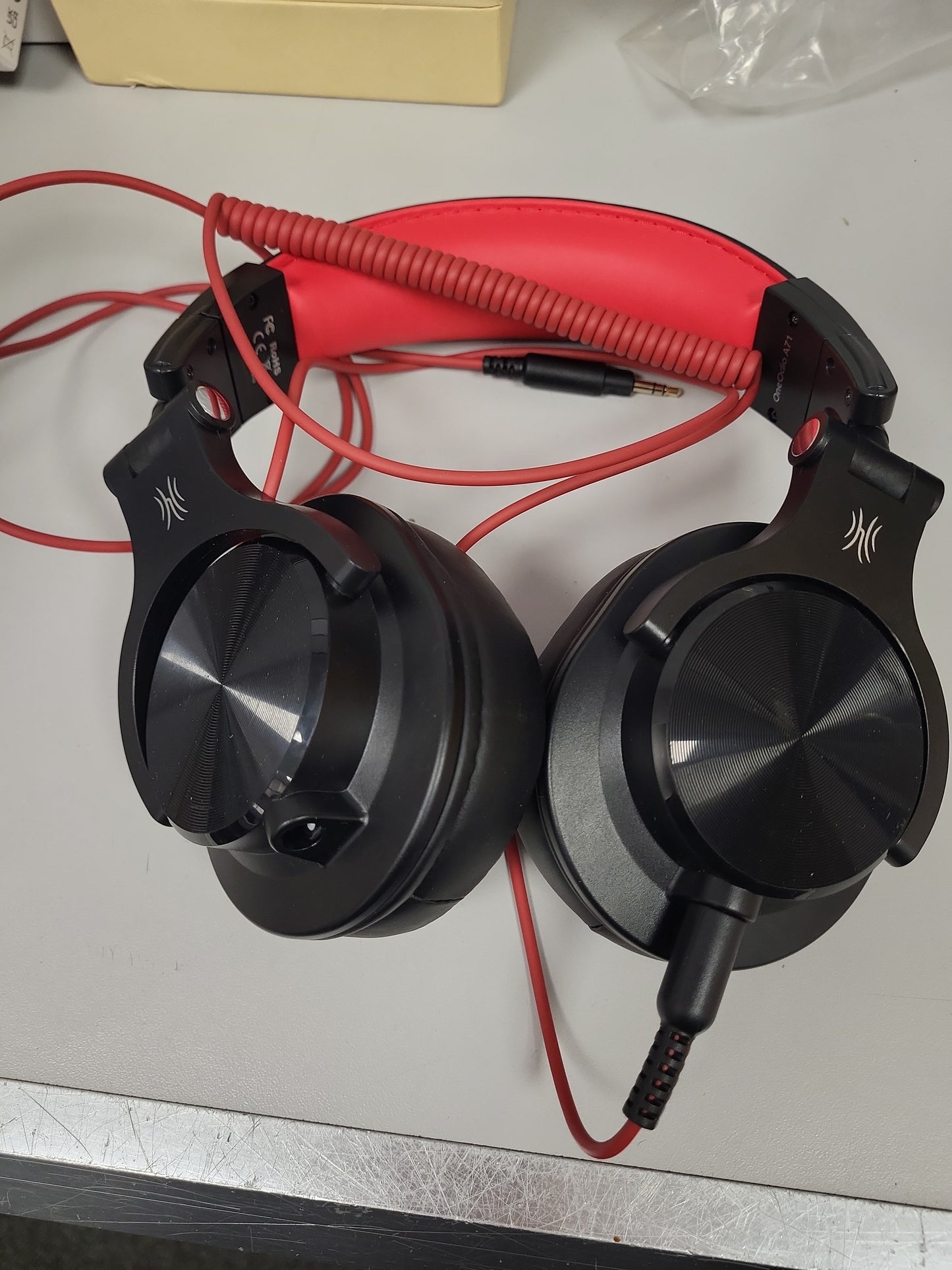 OneOdio Fusion A71 DJ Headphones – Wired Over-Ear Studio Monitor – Hi-Res Audio – Black/Red