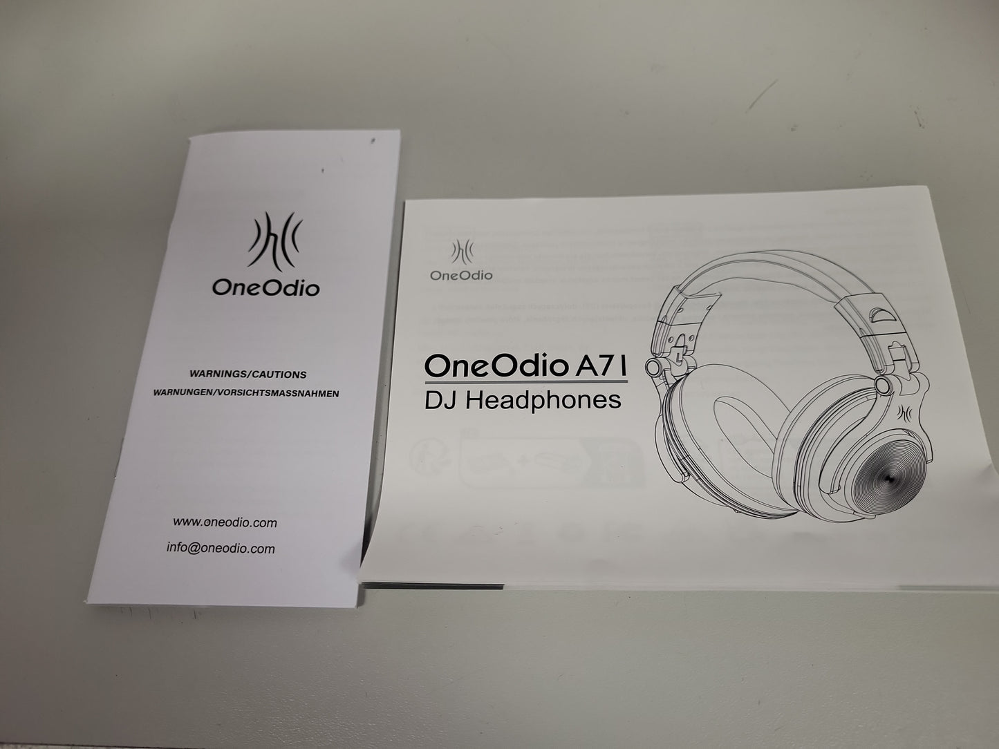 OneOdio Fusion A71 DJ Headphones – Wired Over-Ear Studio Monitor – Hi-Res Audio – Black/Red