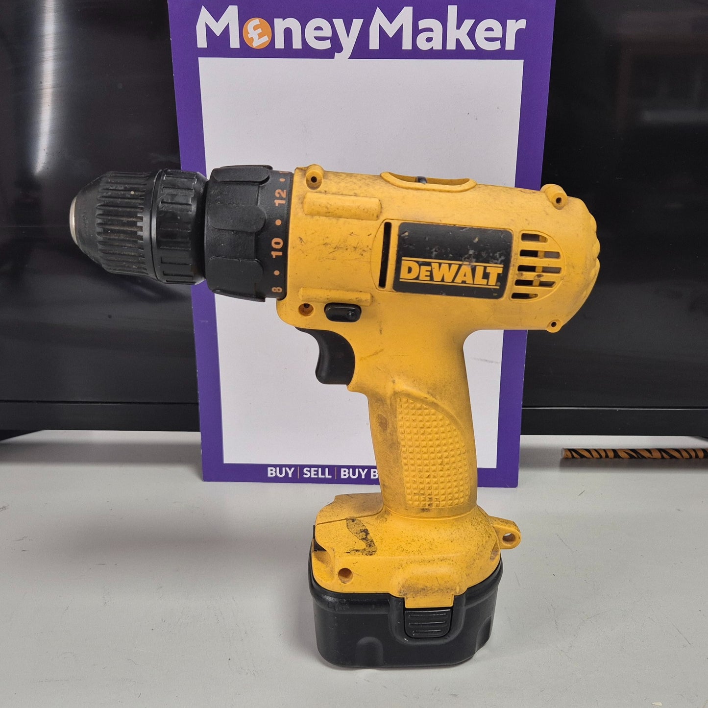 DEWALT DW907 DRILL, 2 BATTS AND CHARGER