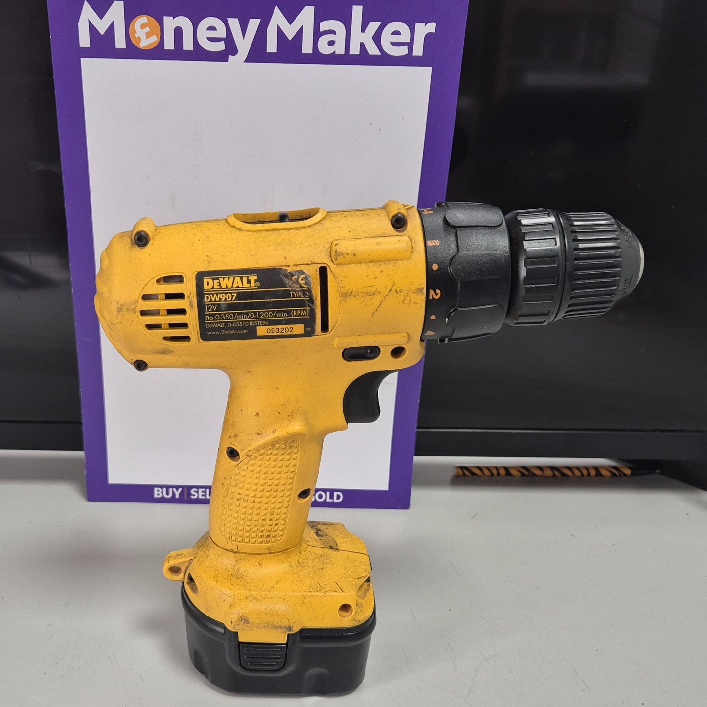 DEWALT DW907 DRILL, 2 BATTS AND CHARGER