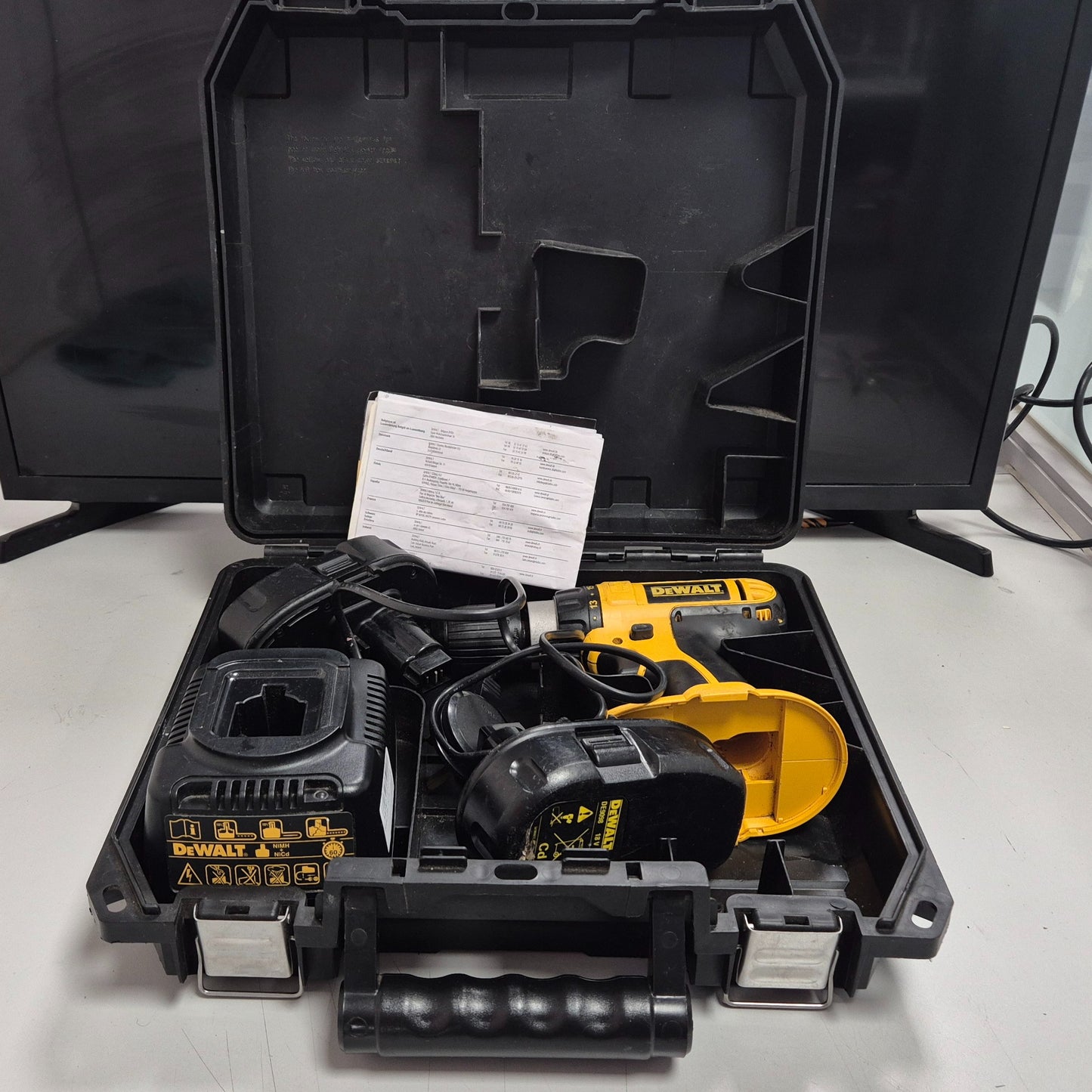 DEWALT DRILL DC275, 2XBATTS AND CHARGER