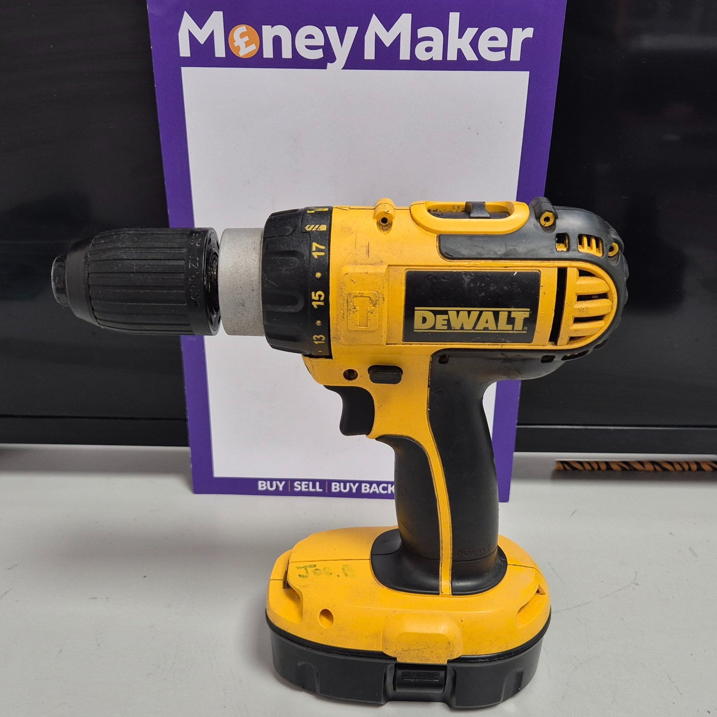 DEWALT DRILL DC275, 2XBATTS AND CHARGER