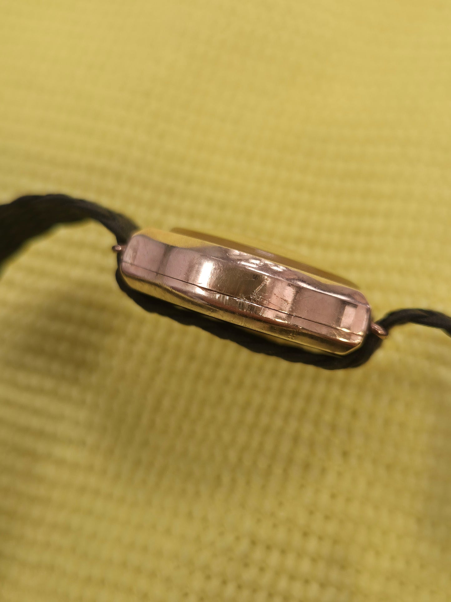 1940'S AVIA 9CT GOLD LADIES WATCH MANUAL WIND WATCH