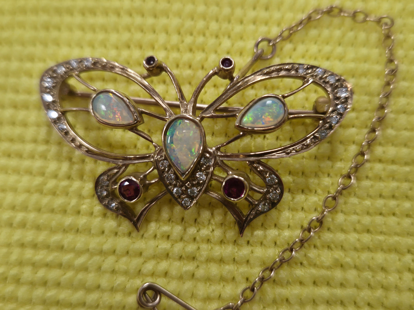 9CT GOLD BUTTERFLY BROOCH, OPALS AND RED STONES