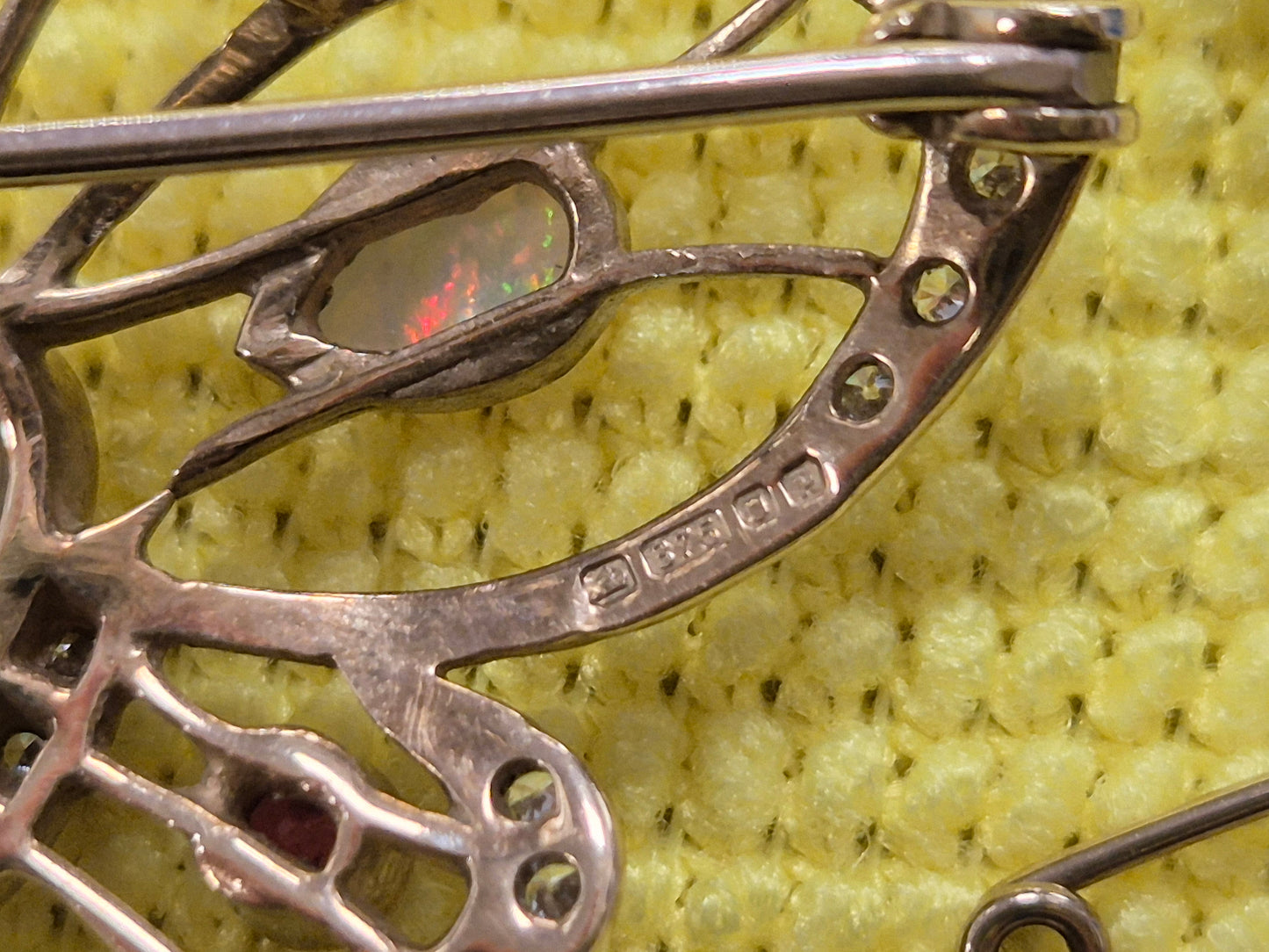 9CT GOLD BUTTERFLY BROOCH, OPALS AND RED STONES