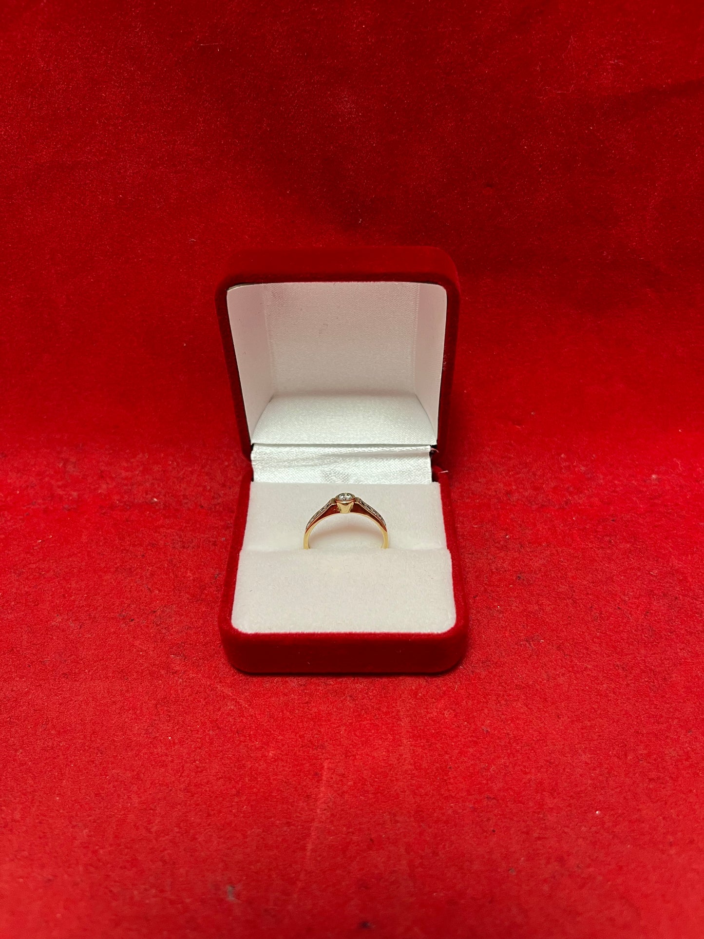 9ct Gold Ring (375)